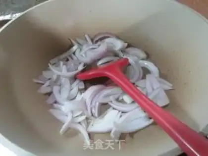 Make Onion fried pig