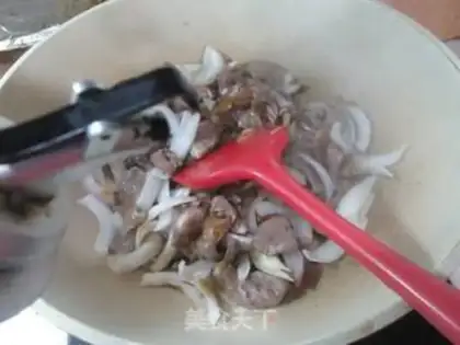 Make Onion fried pig