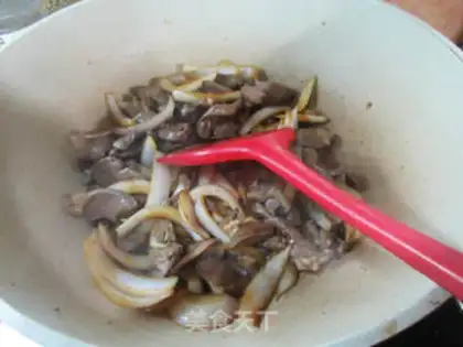 Make Onion fried pig