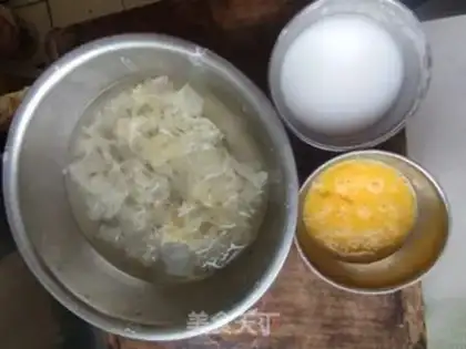 Make Silver ear egg soup step 0