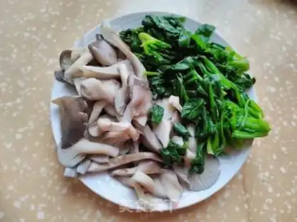 Make Spinach fried mushrooms step 5