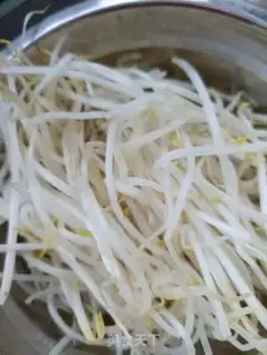 Make Green bean sprouts with pork step 1