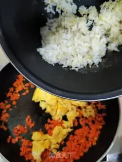 Make Carrot egg fried rice step 6