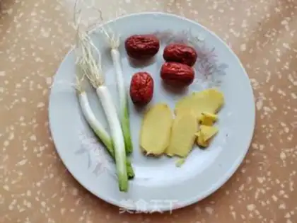Make Onions of red sugar and red date tea step 0