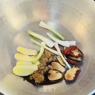 Make Red sugar onion ginger date tea step 1