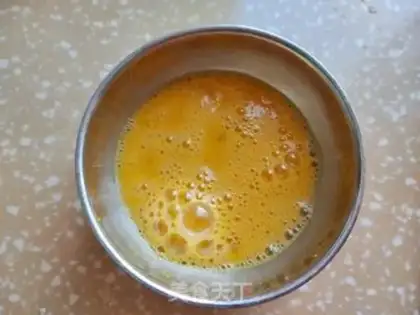 Make Onion fried eggs step 1