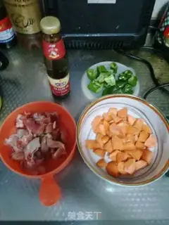 Make Carrot pepper chicken leg step 0