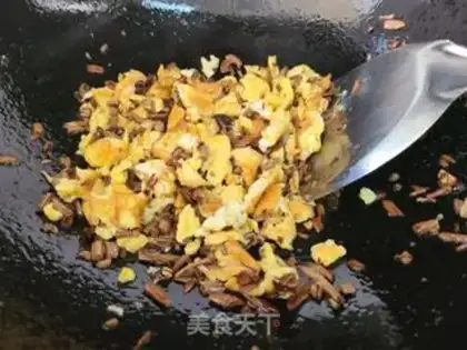 Make Tea mushroom fried eggs step 5