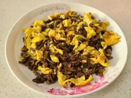 Make Tea mushroom fried eggs step 6