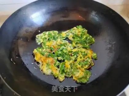 Make Onion fried eggs step 4