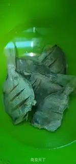 Make Weenie evaporates the spicy fish dry step 0