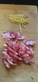 Make Weenie evaporates the spicy fish dry step 2