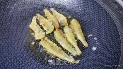 Make Dried yellow fish step 3