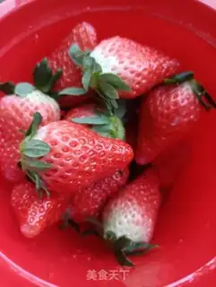 Make The yogurt strawberry tower step 0