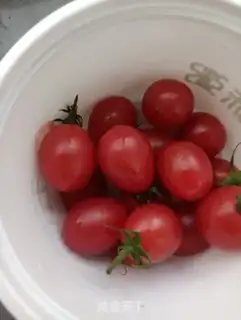 Make The yogurt strawberry tower step 1