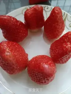 Make The yogurt strawberry tower step 3