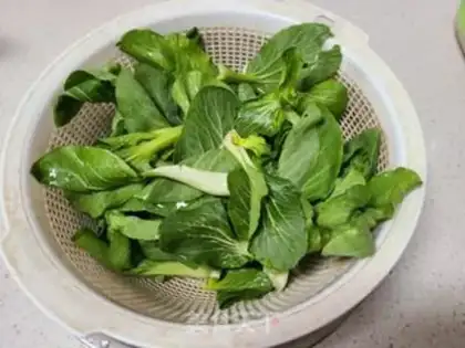Make A green vegetable with mushrooms step 1