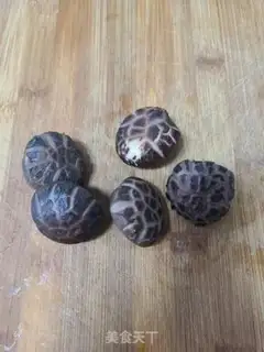 Make A green vegetable with mushrooms step 2