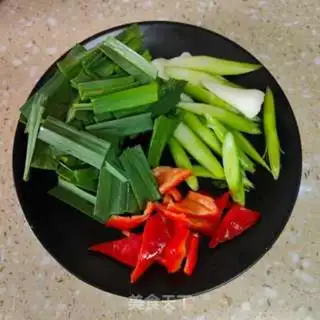 Make Garlic sprouts step 1