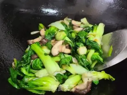 Make A green vegetable with mushrooms step 5