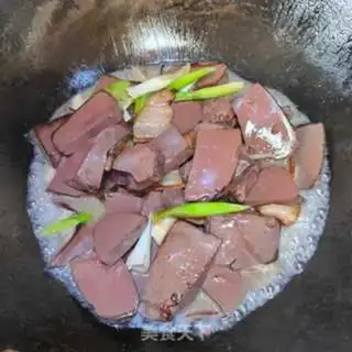 Make Garlic sprouts step 6
