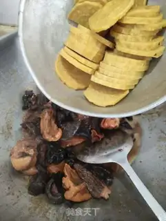 Make Chicken crumbs and yellow rice cake step 6