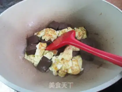 Make Eggs and duck blood step 5