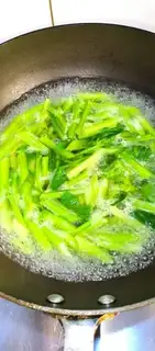 Make Celery berries step 0
