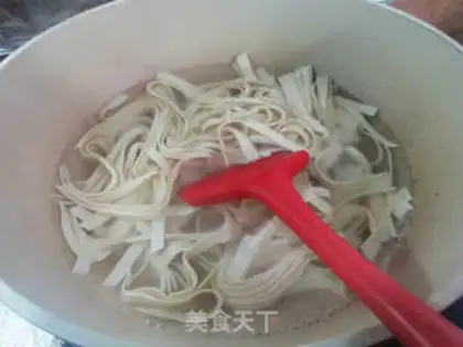 Make The peppers and the white mushrooms are fried step 3