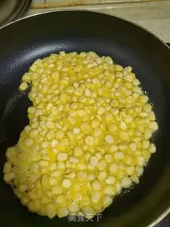Make Eggs fried corn step 2