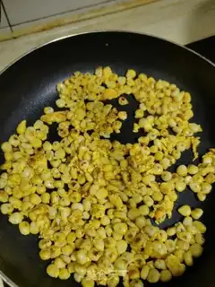 Make Eggs fried corn step 4