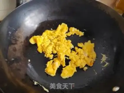 Make Fried eggs step 4