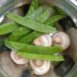 Make Plumsy Dutch beans step 0