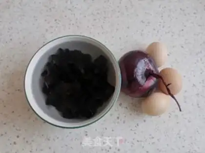 Make Onion wooded eggs step 0