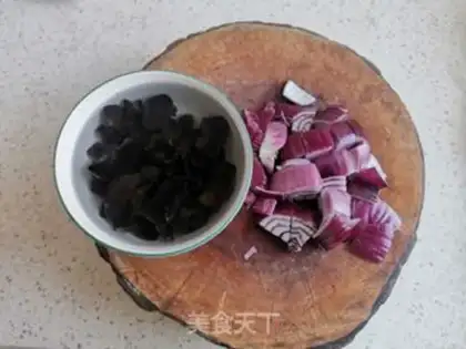 Make Onion wooded eggs step 1