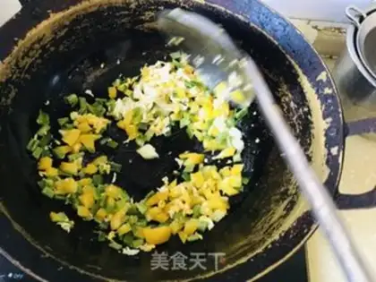 Make Twin egg fried rice step 2