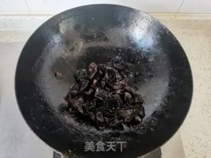 Make Onion wooded eggs step 4