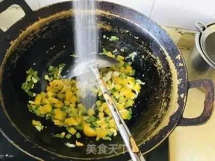 Make Twin egg fried rice step 3
