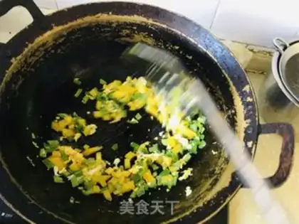 Make Twin egg fried rice step 4
