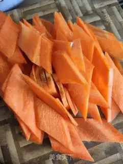 Make Carrot horse-hoove lanterns step 0