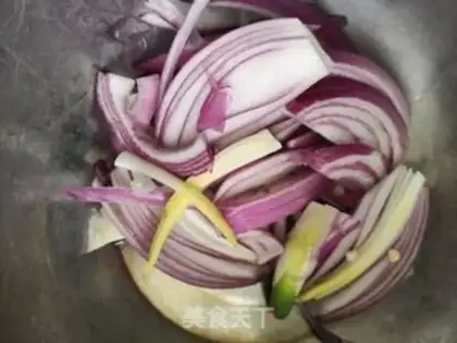Make The lanterns, the horses, the meat step 1