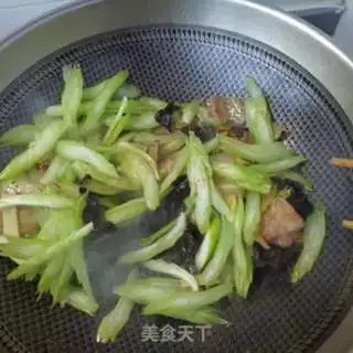 Make A simple version of celery back in the pot step 11