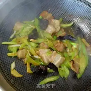 Make A simple version of celery back in the pot step 13