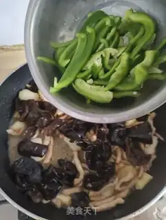 Make The lanterns, the horses, the meat step 6
