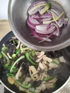 Make The lanterns, the horses, the meat step 7
