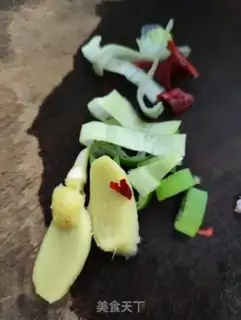Make Sea cucumbers and onions step 2