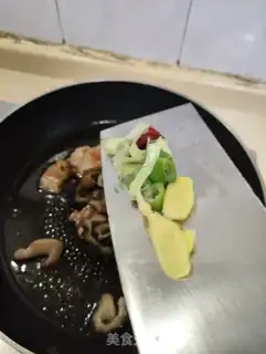 Make Sea cucumbers and onions step 6