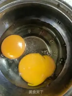 Make Tomato fried eggs step 2