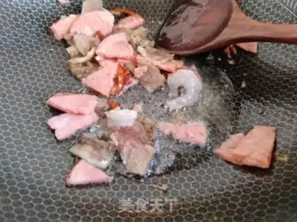 Make Beef sausages, shrimp sprouts step 1