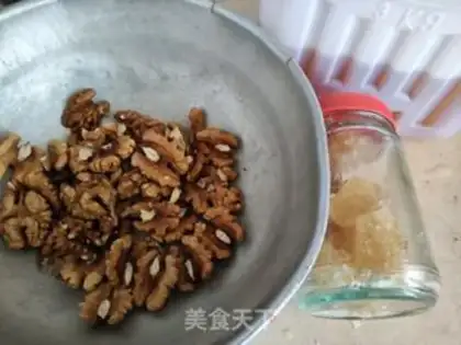Make Amber walnuts step 0